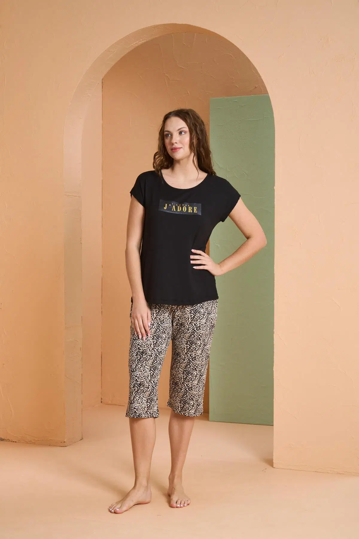 Pjs Kadın Leopar Desenli Yuvarlak Yaka Kısa Kollu Rahat Kapri Pijama Takım