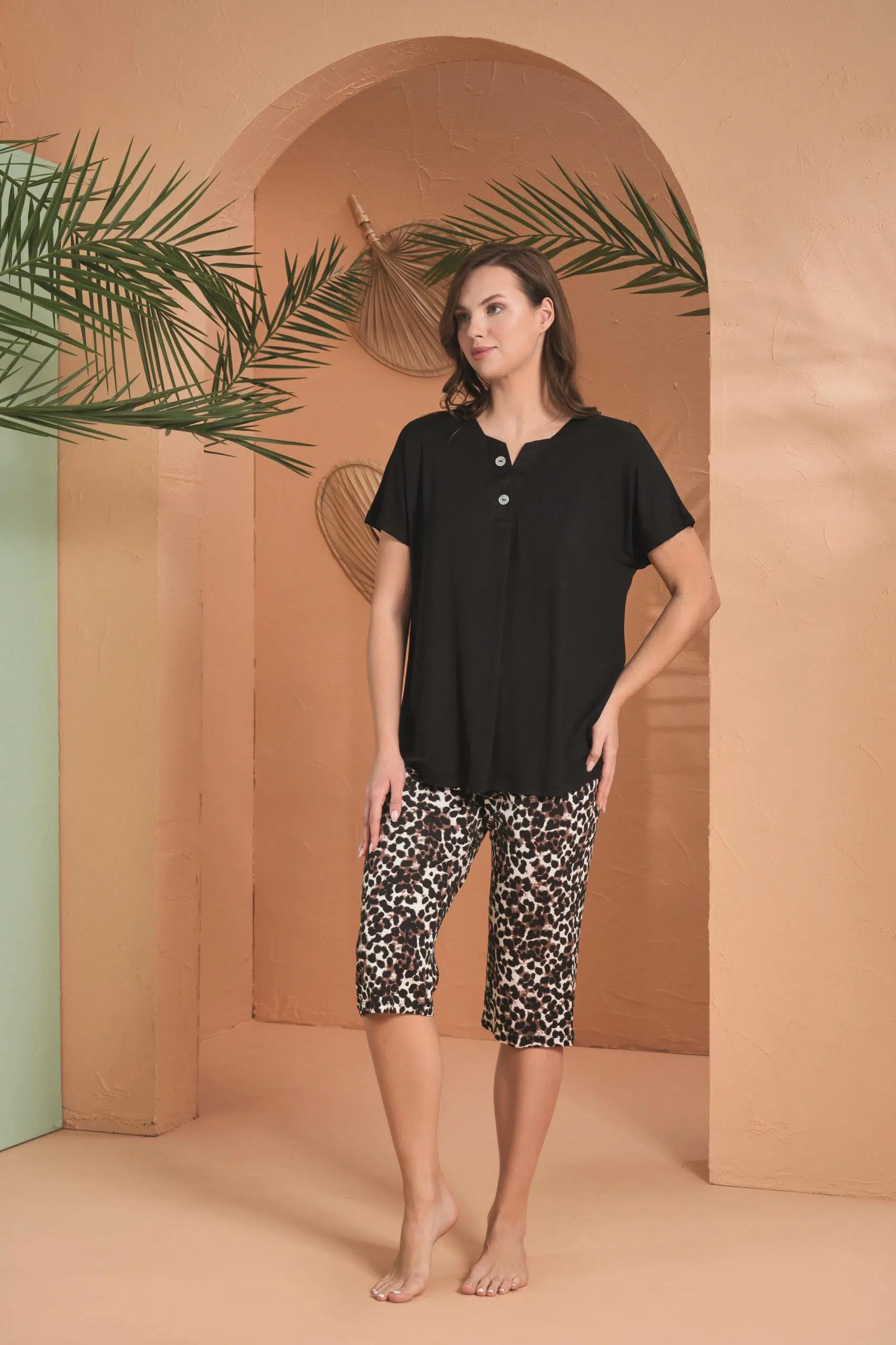 Pjs Kadın Leopar Desenli V Yaka Kısa Kollu Kapri Rahat Pijama Takım