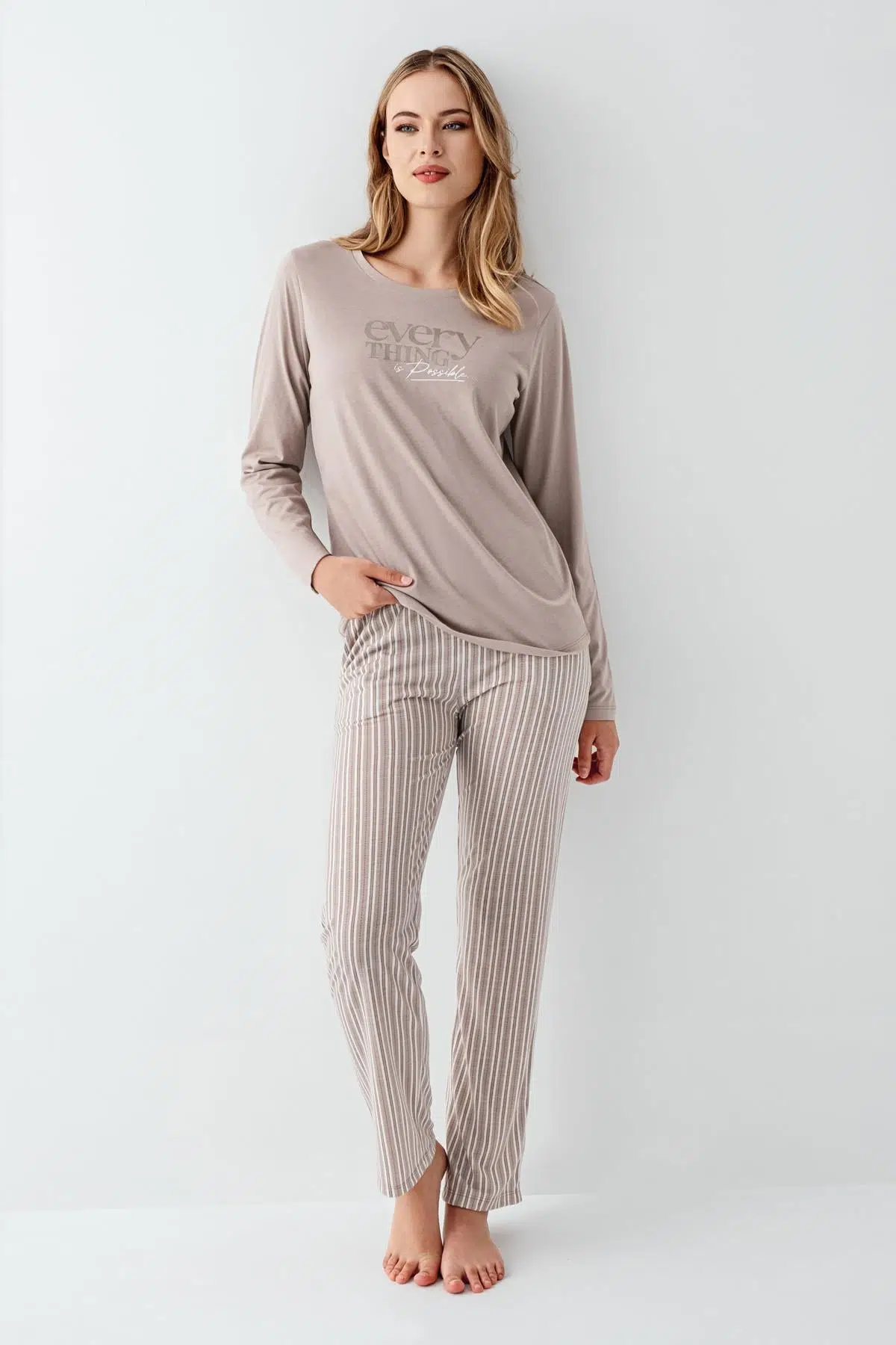 Arnetta Kadın %100 Pamuklu Açık Yaka Çizgili Uzun Kollu Rahat Pijama Takım