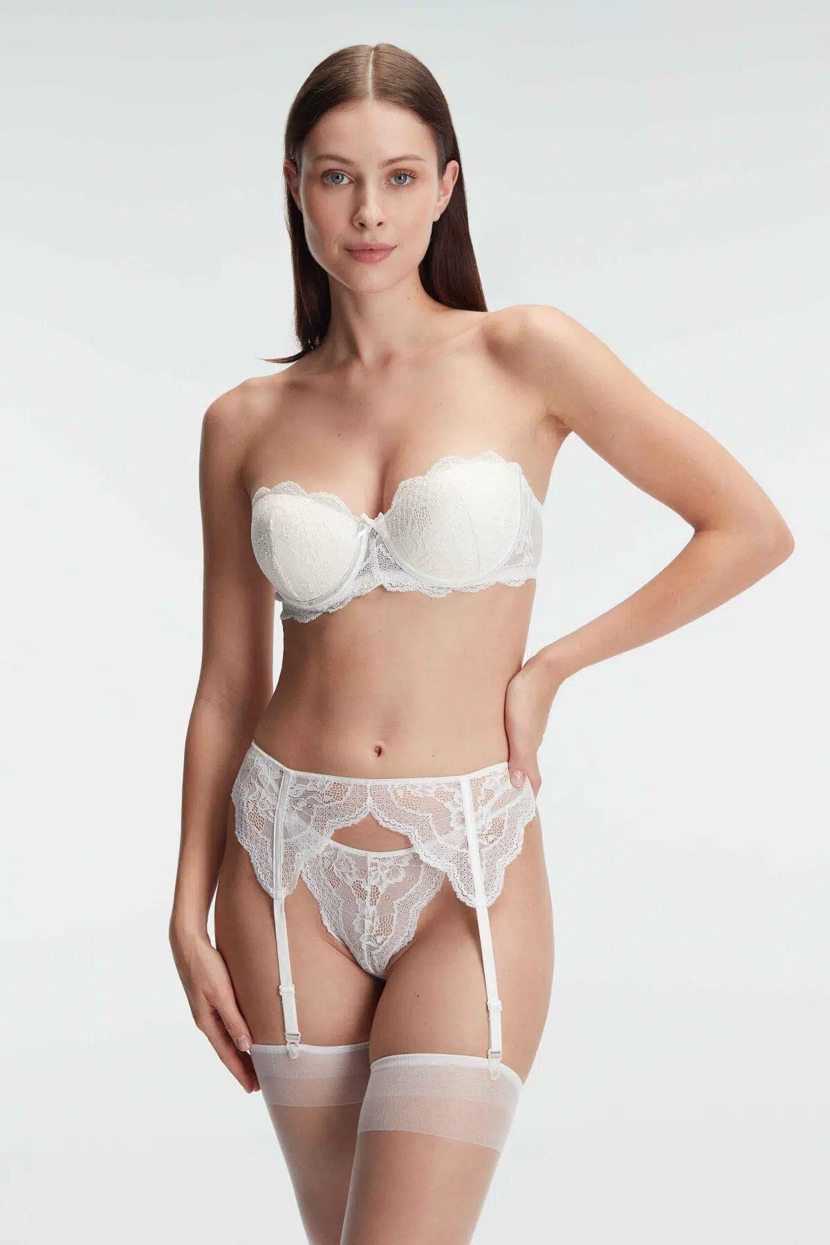 Anıl 4843 Kadın Sütyen Jartiyer String ve Çorap Takım