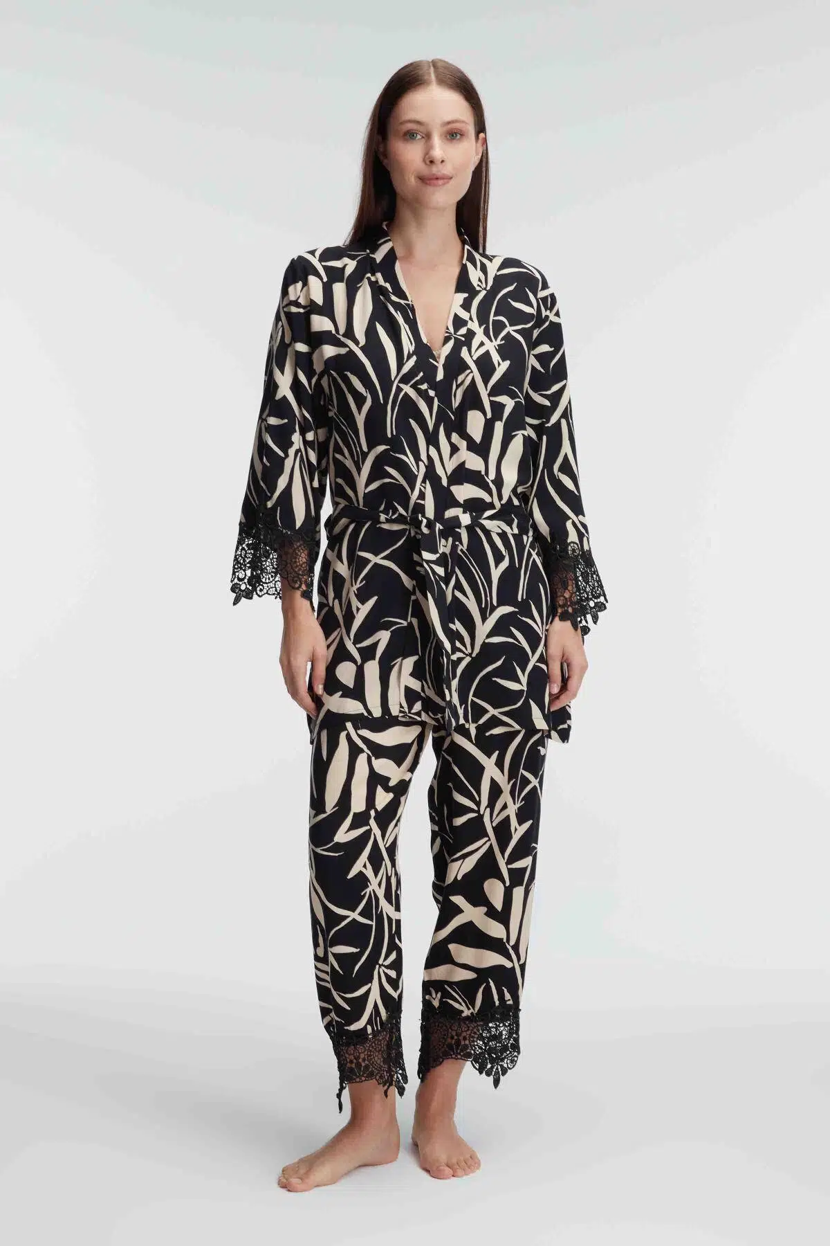 Anıl 5823 İp Askılı V Yaka Kadın Viskon Tropikal Yazlık Örme Dantel Detaylı Pijama Takımı Sabahlık - SİYAH