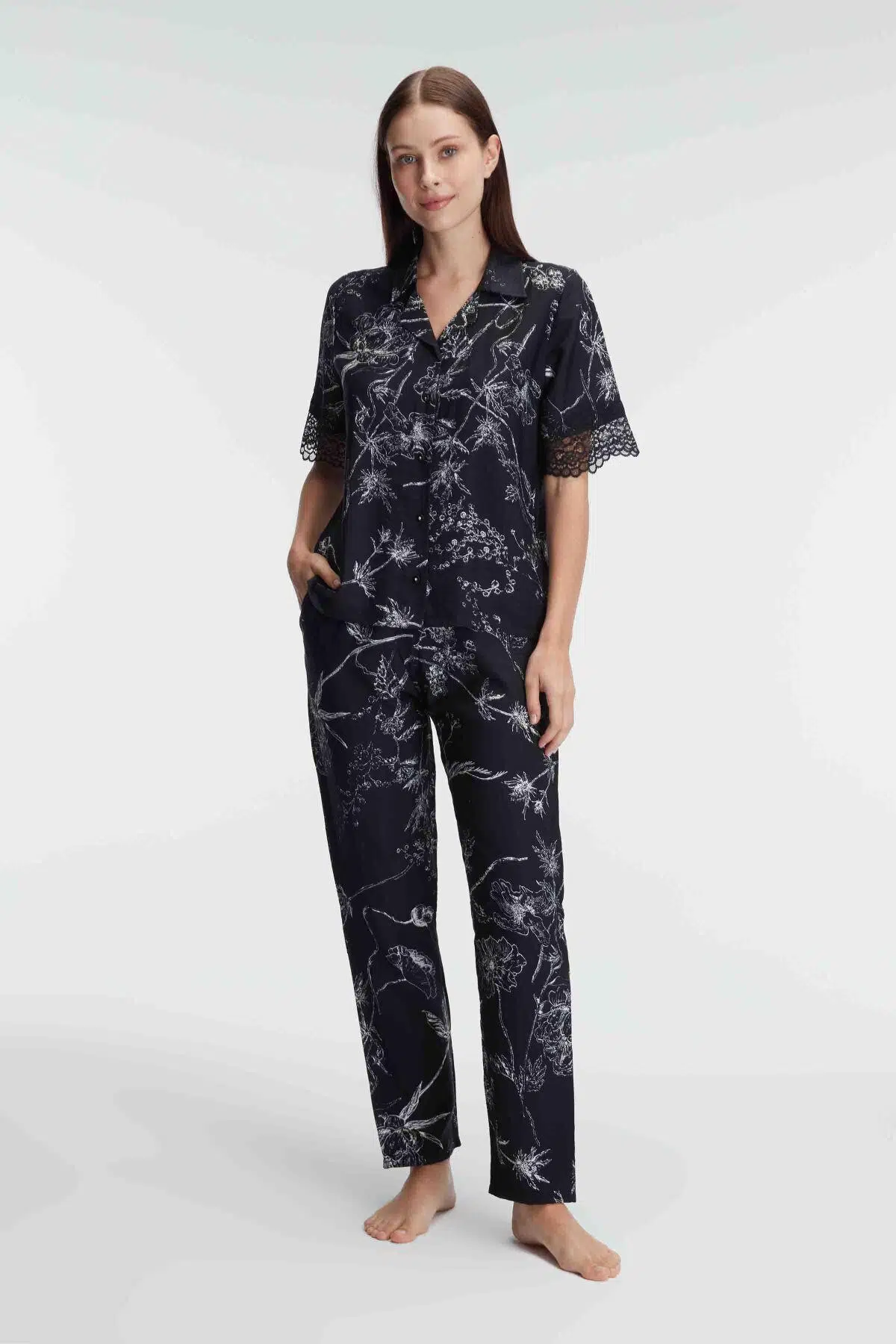Anıl 9895 Yarım Kollu V Yaka Kadın Viskon Çiçek Desenli Yazlık Dokuma Dantel Detaylı Pijama Takımı - SİYAH