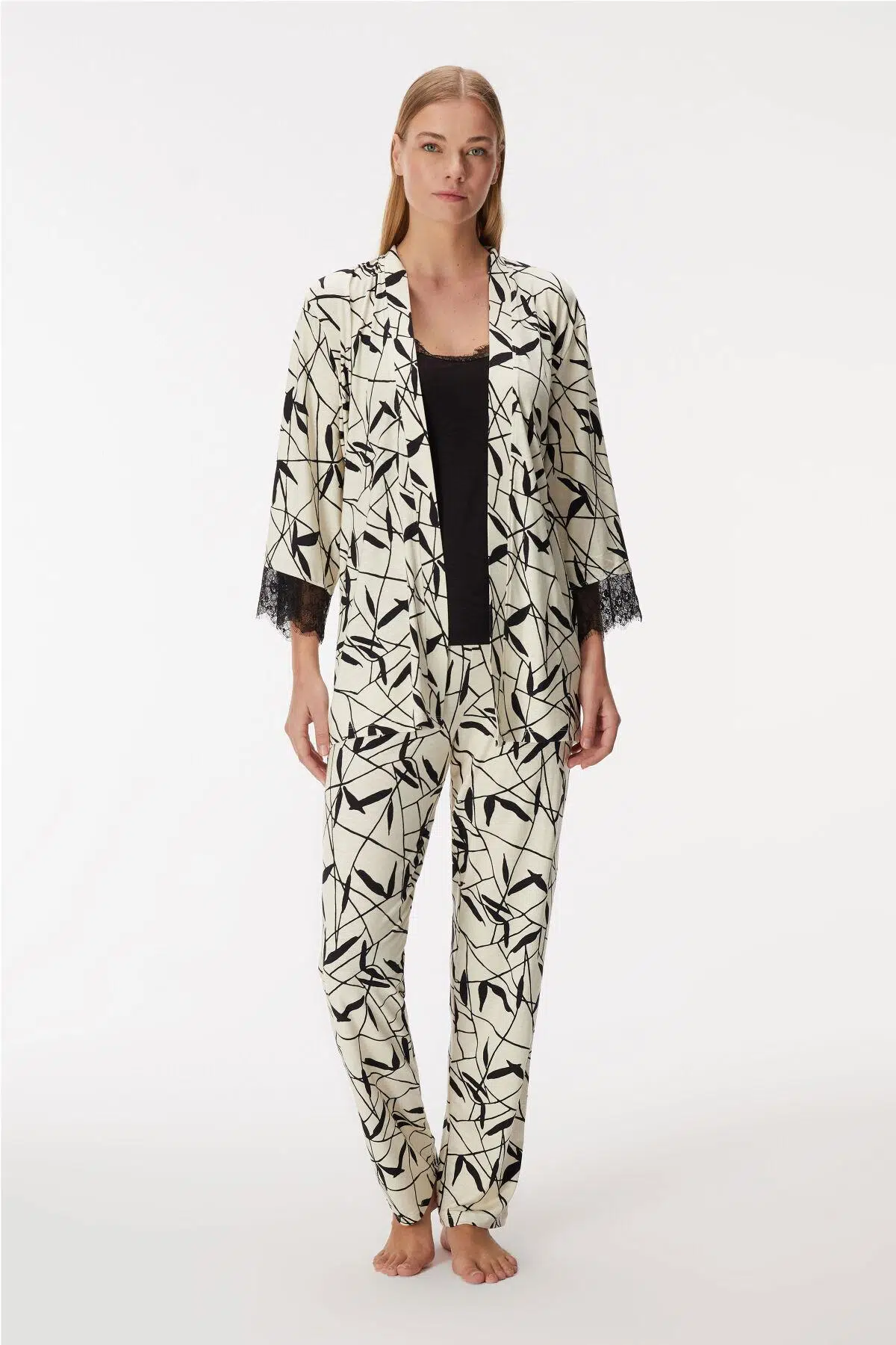 Anıl Kadın Sabahlıklı Kolları Dantel Detaylı İp Askılı 3'lü Pijama Takım - SİYAH