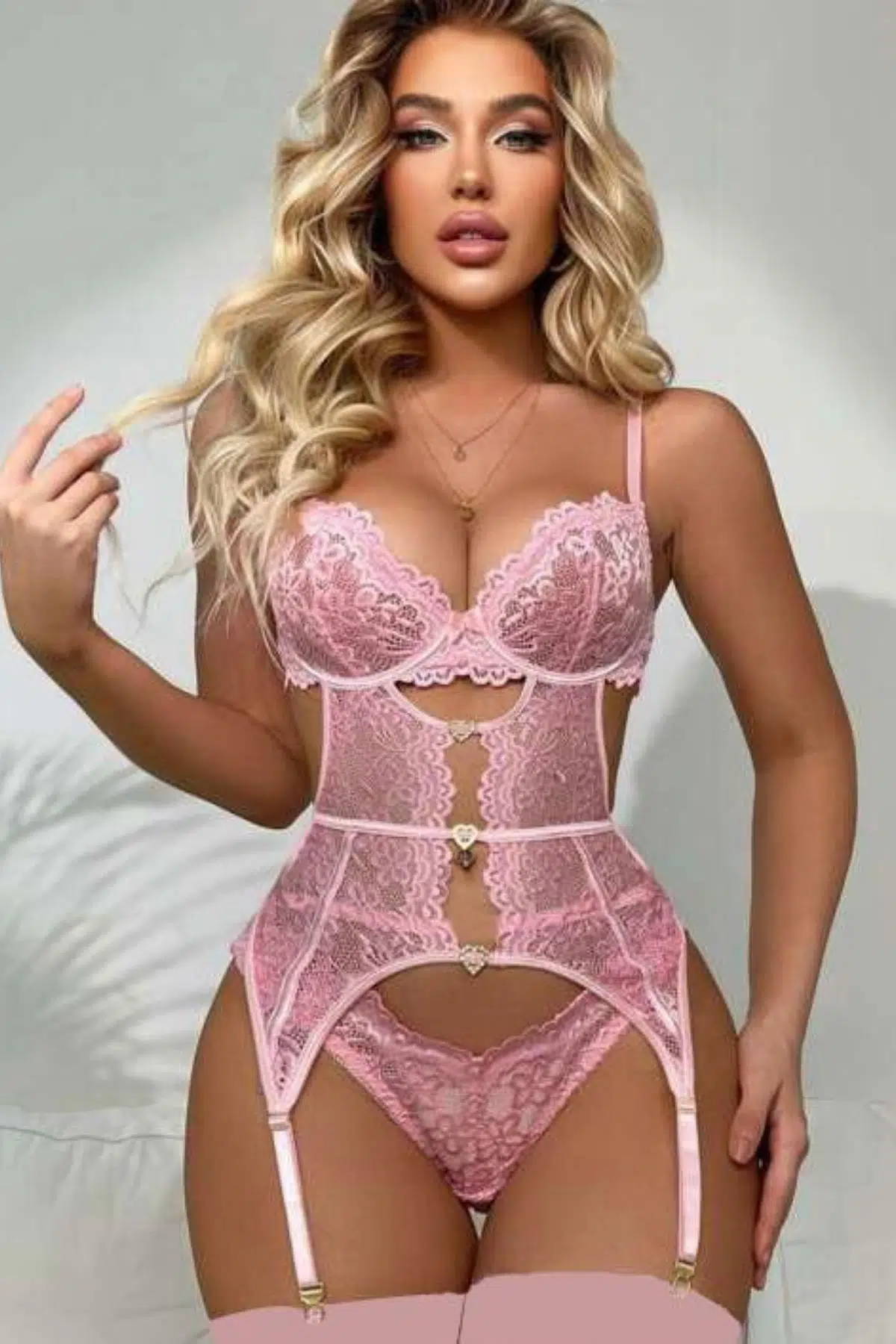 Gd Goldoremi 8465 Dantelli Kalp Aksesuar Detaylı Jartiyerli Büstiyer Çorap Takım