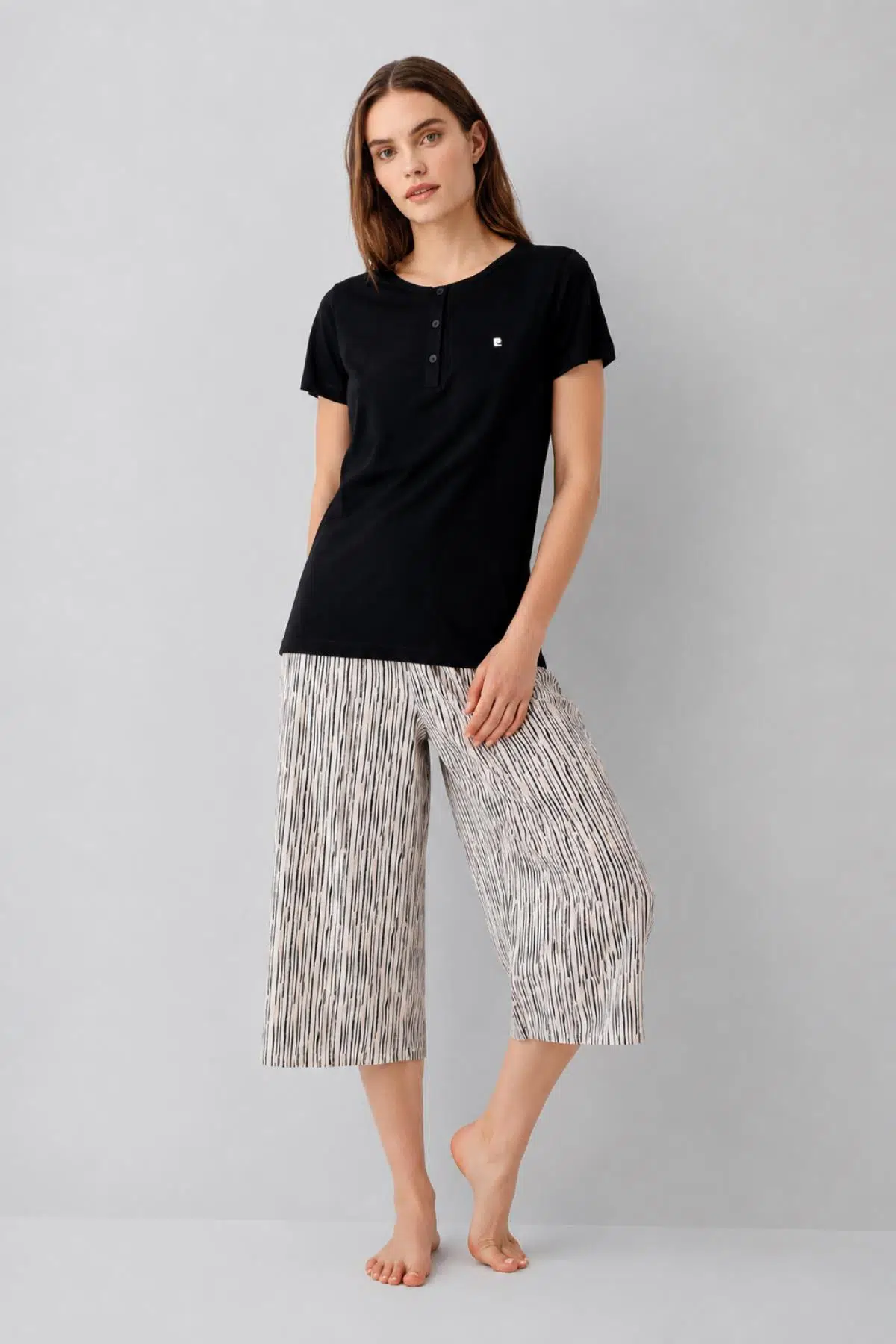Pierre Cardin Paris Premium KadınBüyük Beden Modal Pamuklu Rahat Kesim Kısa Kollu Kapri Pijama Takım