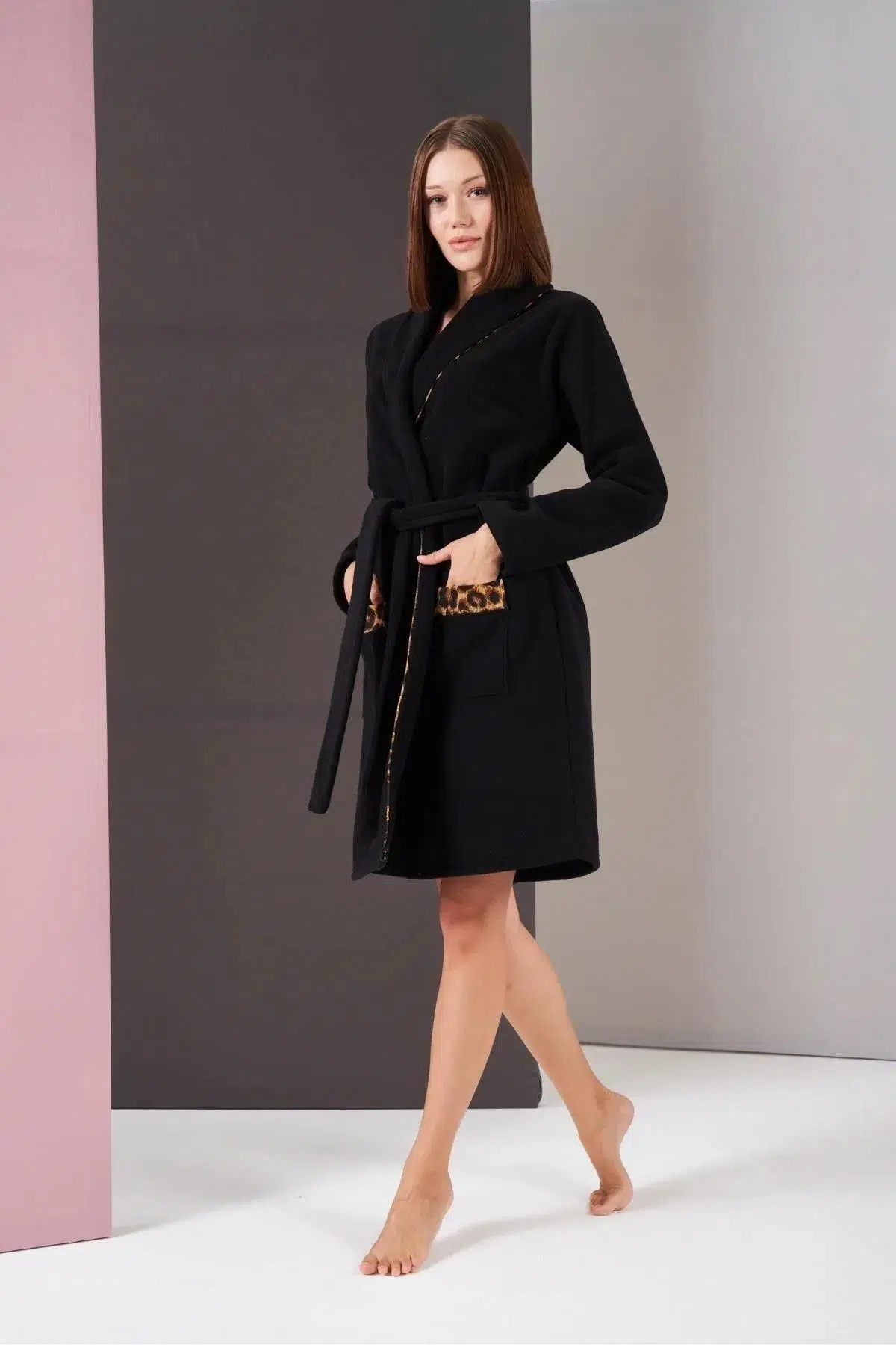 Pjs 26007 Kadın Polar Leopar Desenli Kuşaklı Sabahlık - SİYAH